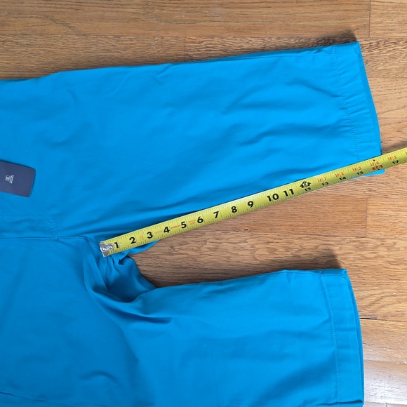 ST. JOHN'S BAY BRAND WOMEN'S PETITE TURQUOISE CAPRIS SIZE 12P - Picture 11 of 15